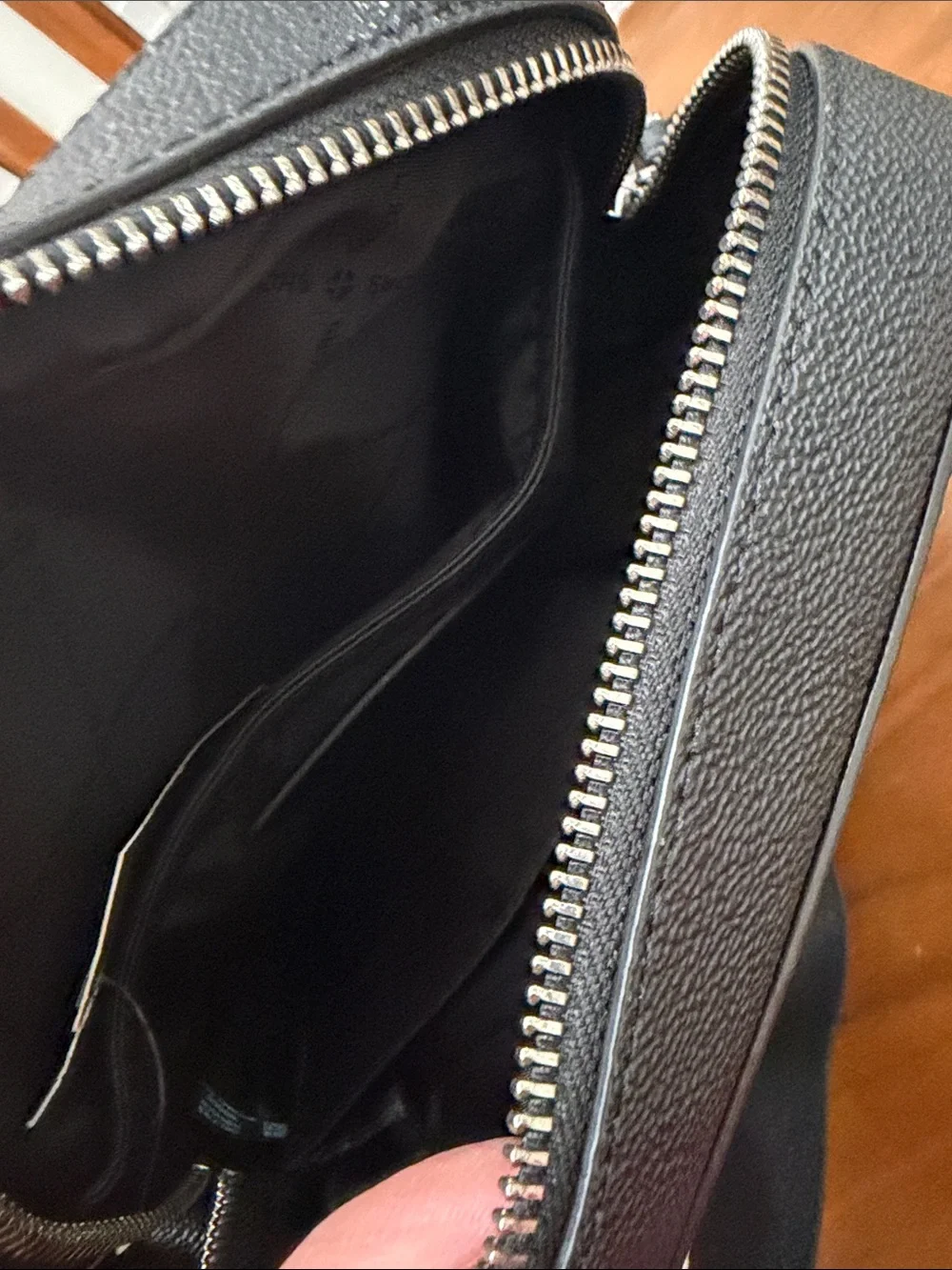 Michael Kors Men’s Cooper signature logo flight Crossbody Bag - Picture 3 of 5